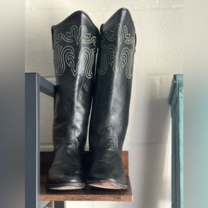243• Beautiful Old West Knee High boots